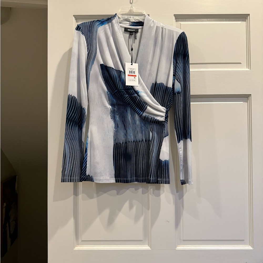 DKNY long sleeve v neck top in blue/black/white. XS NWT